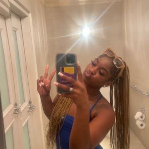 Meet your Posher, Mari